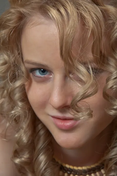Skinny Curly Blonde Poses Nude Before a Mirror – photo 5 of 20