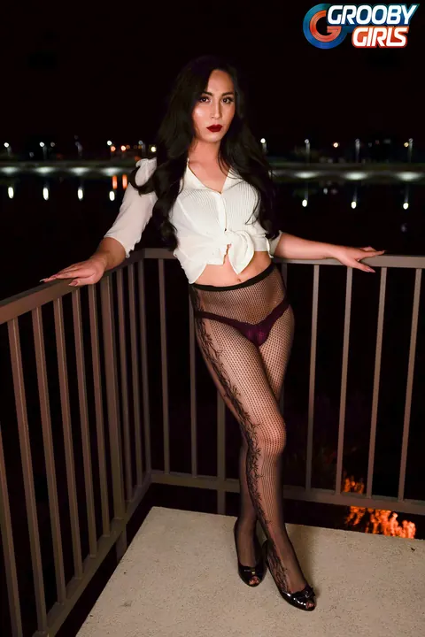 Trans Woman Poses in Pantyhose and Spreads – photo 4 of 16