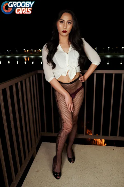 Trans Woman Poses in Pantyhose and Spreads – photo 5 of 16