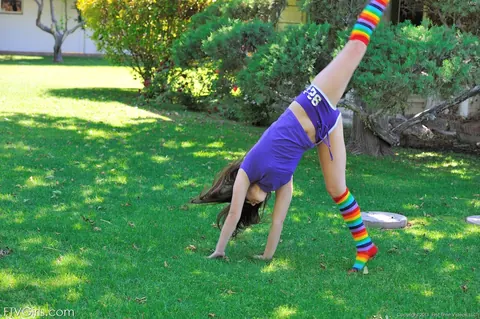 Brunette Spreads Her Labia Outdoors After Playing in Shorts – photo 5 of 20