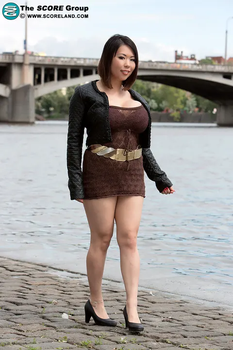 Tigerr Benson: Busty Asian MILF Strips Outdoors Showing Her Tattooed Curves – photo 1 of 16