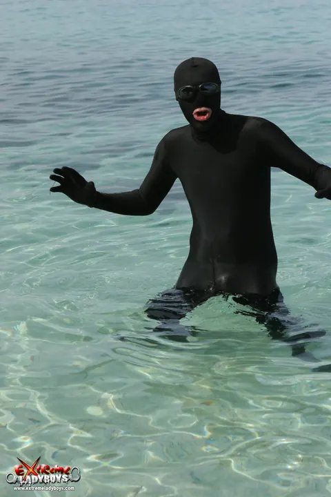 Trans Women Strip Nude and Pose on the Beach – photo 15 of 20