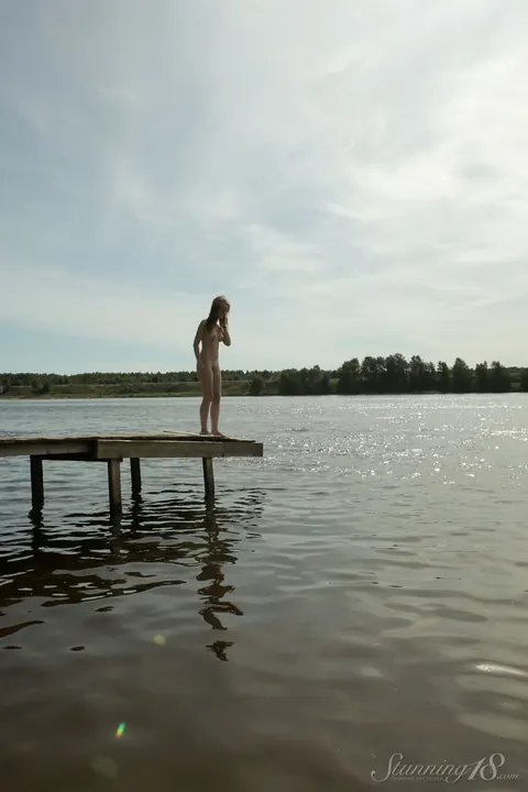 PAWG Spreads Her Shaved Pussy on a Lake Dock – photo 15 of 16