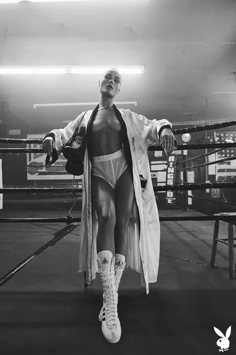 Athletic Model Poses Topless in Boxing Boots – photo 10 of 12