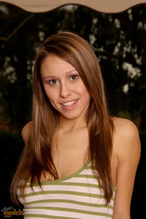 Zaley Zane: Amateur Undresses and Spreads Wide on the Sofa – photo 1 of 16