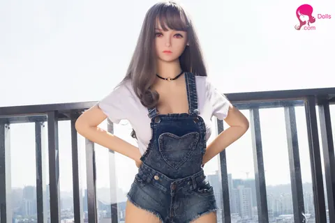 Woman Pulls Top Down to Reveal Chest and Pose Nude – photo 13 of 16