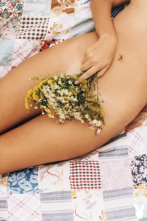 Centerfold Model Poses Nude in Glamour Session – photo 12 of 16