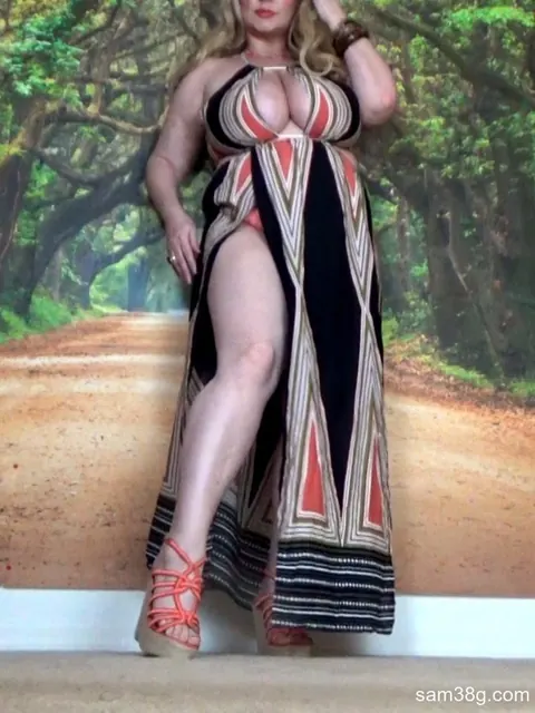 Samantha 38G: Curvy Blonde MILF Shows Off Her Big Tits in a Skirt and Heels – photo 16 of 16