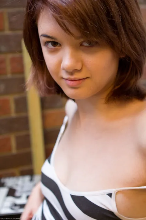 Lily Rei: Australian Redhead Undresses and Spreads Her Pussy Wide – photo 11 of 21