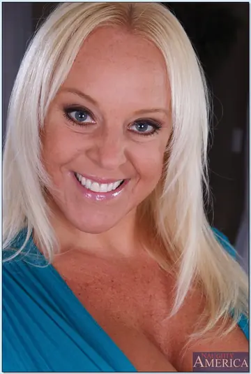 Alexis Golden – Thick Blonde MILF with Big Enhanced Tits Sucks and Fucks Her Partner