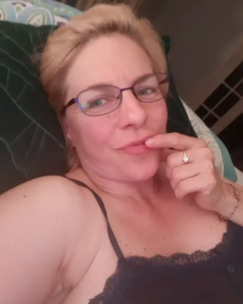Thick Blonde MILF in Glasses Teases in Panties Selfie – photo 3 of 16