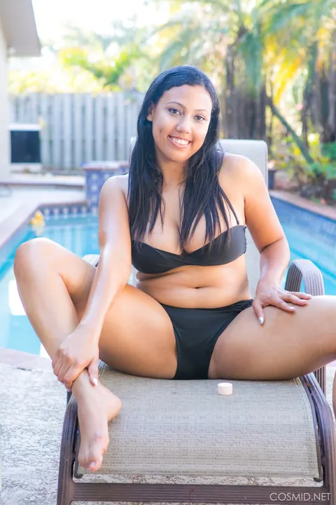 Cassie Taylor: Chubby Ebony MILF Strips Out of Her Bikini by the Pool – photo 2 of 16