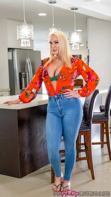 Mellanie Monroe – Blonde MILF with Big Tits Fucks in Lingerie and Jeans on the Bed