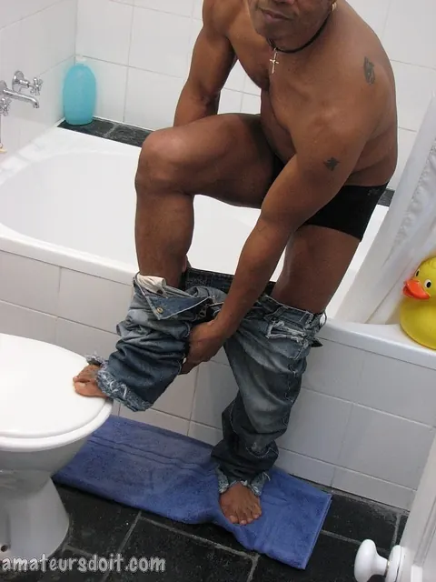 Bodybuilder Strokes His Uncut Cock in the Bathroom – photo 7 of 21