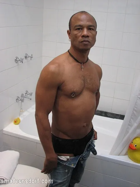 Bodybuilder Strokes His Uncut Cock in the Bathroom – photo 6 of 21