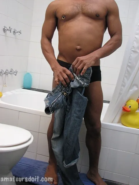 Bodybuilder Strokes His Uncut Cock in the Bathroom – photo 8 of 21