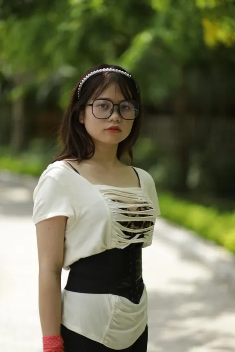 Busty Thick Asian Babe Poses in Glasses Outdoors – photo 3 of 21
