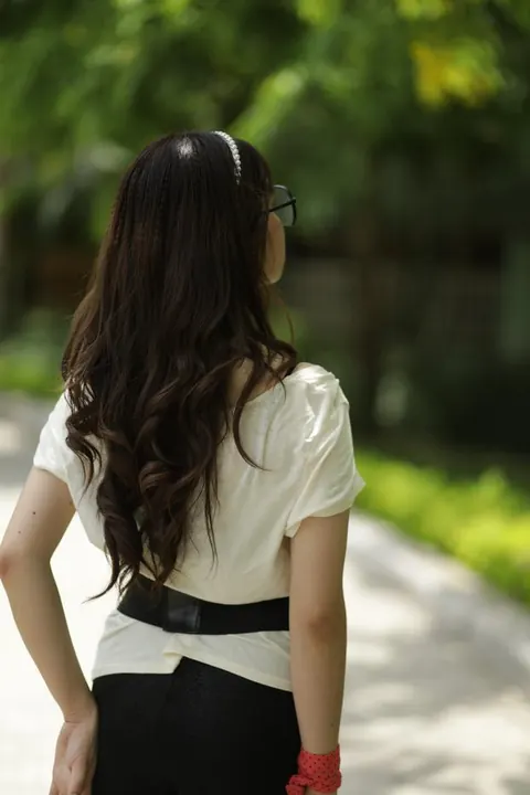 Busty Thick Asian Babe Poses in Glasses Outdoors – photo 6 of 21