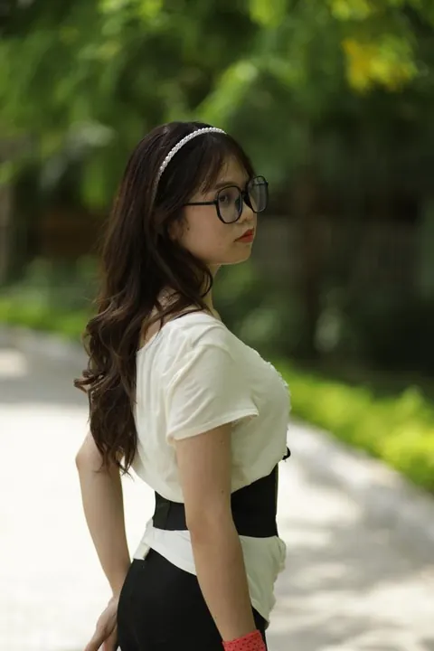 Busty Thick Asian Babe Poses in Glasses Outdoors – photo 4 of 21