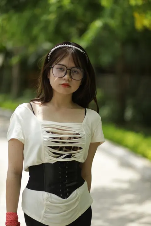 Busty Thick Asian Babe Poses in Glasses Outdoors – photo 21 of 21