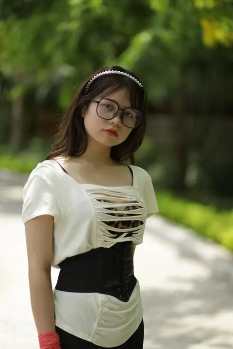 Busty Thick Asian Babe Poses in Glasses Outdoors – photo 2 of 21