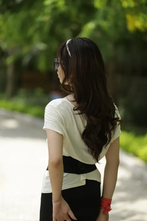 Busty Thick Asian Babe Poses in Glasses Outdoors – photo 8 of 21