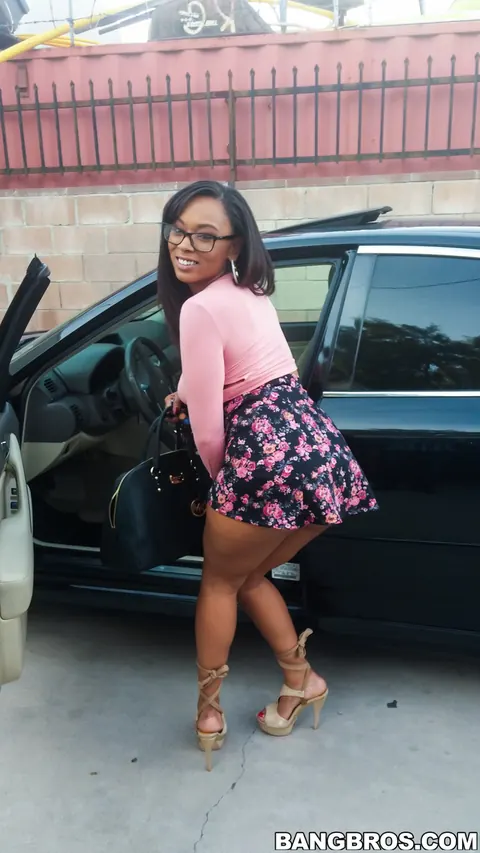 Porsha Carrera: Thick Latina in Glasses Takes BBC Outdoors for a Facial – photo 3 of 21