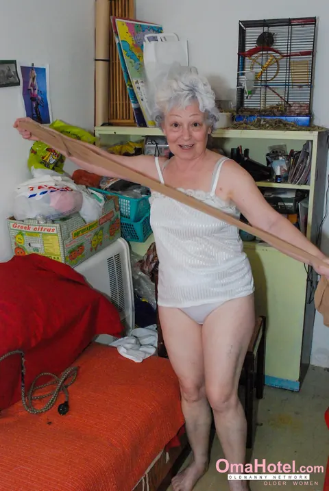 BBW Mature Woman Takes Cock and Uses a Dildo – photo 6 of 20