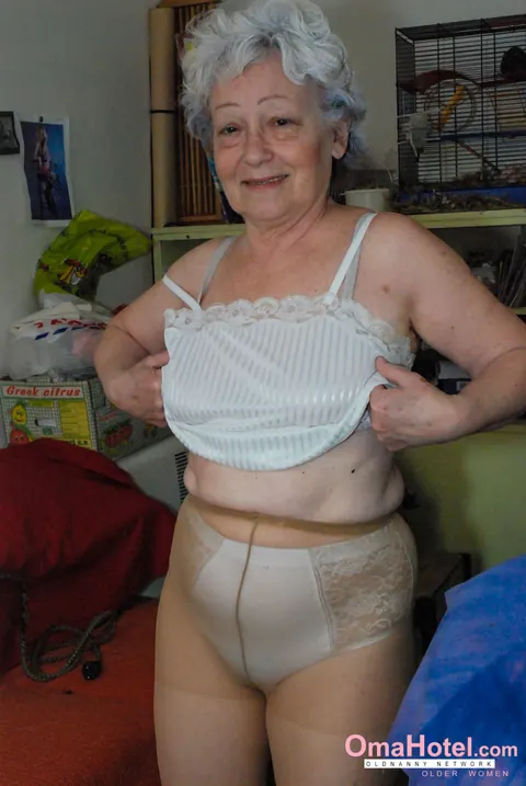 BBW Mature Woman Takes Cock and Uses a Dildo – photo 5 of 20