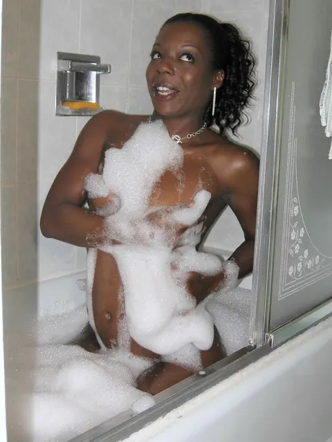 Curvy Ebony MILF Soaps Her Body in the Bathroom – photo 2 of 20