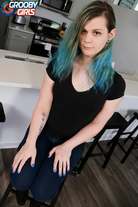 Hairy Trans Woman Undresses Out of Her Jeans – photo 3 of 16