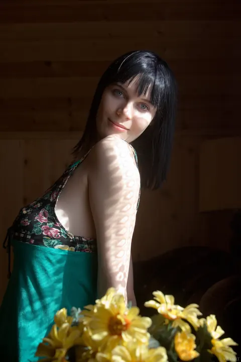 Pale Thick Babe Spreads Her Hairy Pussy Outdoors – photo 9 of 20