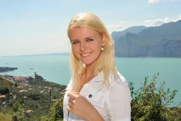 Samantha Heat – European Blonde Smokes and Spreads Her Shaved Pussy on the Beach