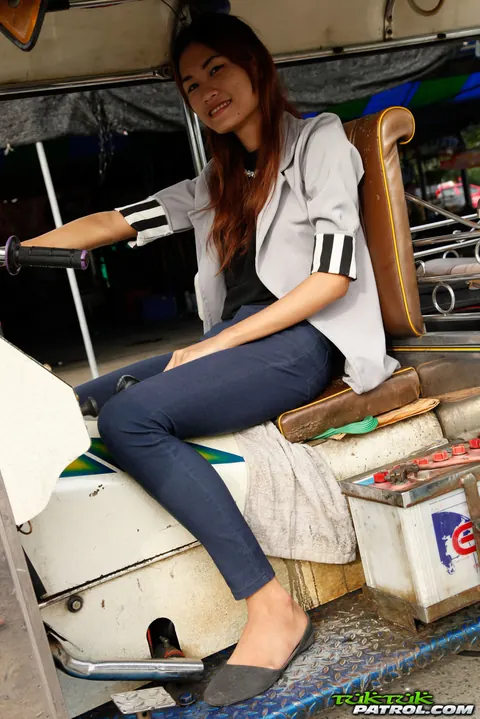 Skinny Thai Woman Gives a Blowjob – photo 3 of 21
