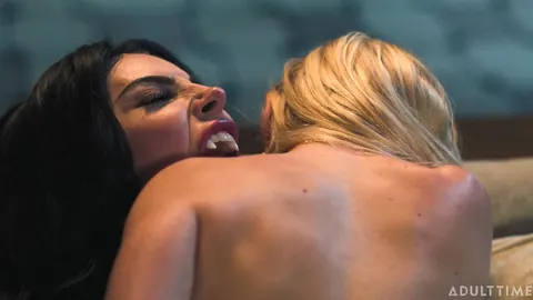 Blonde Trans Woman Strips and Has Sex with Her Partner – photo 20 of 20