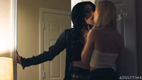 Blonde Trans Woman Strips and Has Sex with Her Partner – photo 10 of 20