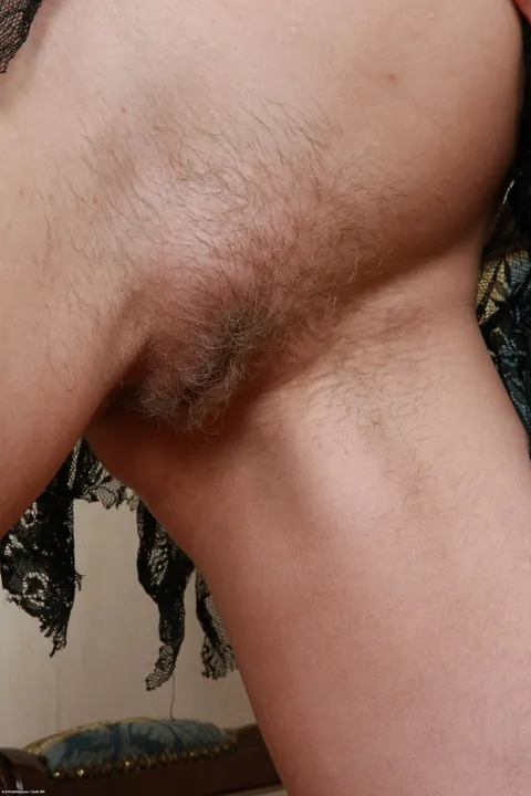 Slim Russian MILF Shows Her Hairy Pussy and Armpits – photo 9 of 21