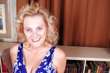Thick Blonde MILF Pulls Lingerie Aside and Spreads in Heels