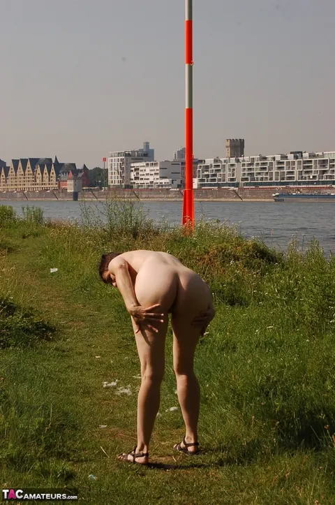 Thick European MILF Poses Nude Outdoors – photo 6 of 16