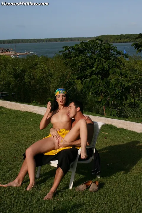 Brazilian Babe Gets Fucked Outdoors After a Blowjob – photo 3 of 21