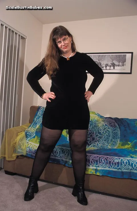 Thick MILF in Glasses Gives a Blowjob and Fucks – photo 2 of 15