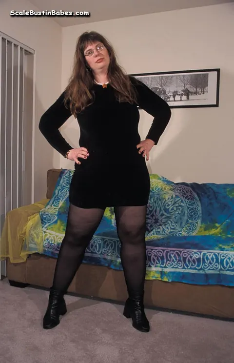 Thick MILF in Glasses Gives a Blowjob and Fucks – photo 1 of 15