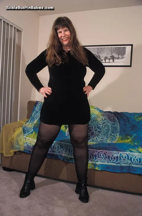 Thick MILF in Glasses Gives a Blowjob and Fucks – photo 3 of 15
