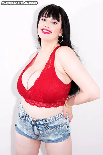 Dina Sahari – Brunette BBW in Shorts and Heels Shows Off Her Big Natural Tits