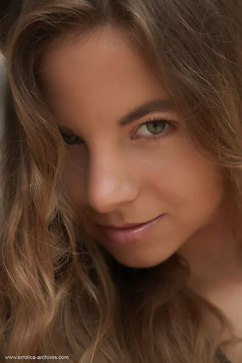 Andreea Mantea: Brunette with Natural Tits Undresses and Spreads – photo 10 of 16