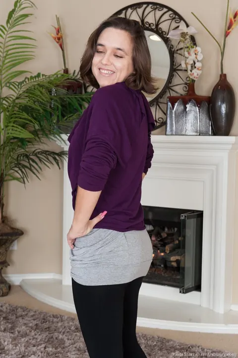 Viola Starr: Thick Brunette Shows Her Hairy Pussy and Pierced Clit – photo 3 of 20