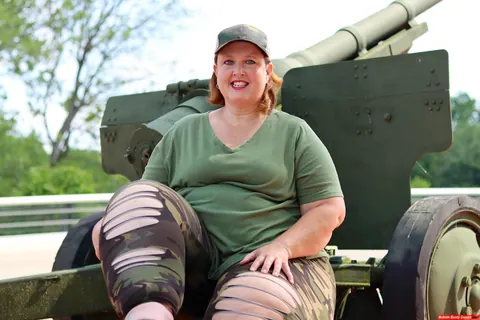 Mature PAWG Poses Outdoors on an Artillery Gun – photo 11 of 12