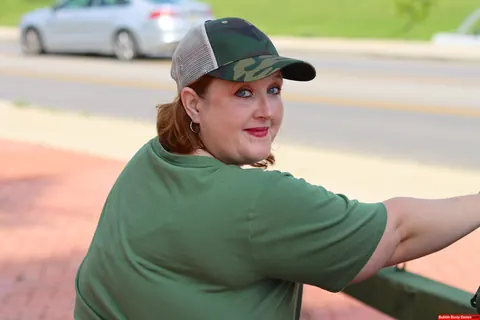 Mature PAWG Poses Outdoors on an Artillery Gun – photo 7 of 12
