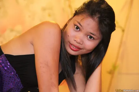 Filipina Shows Her Hairy Pussy in a Hotel Room – photo 7 of 21