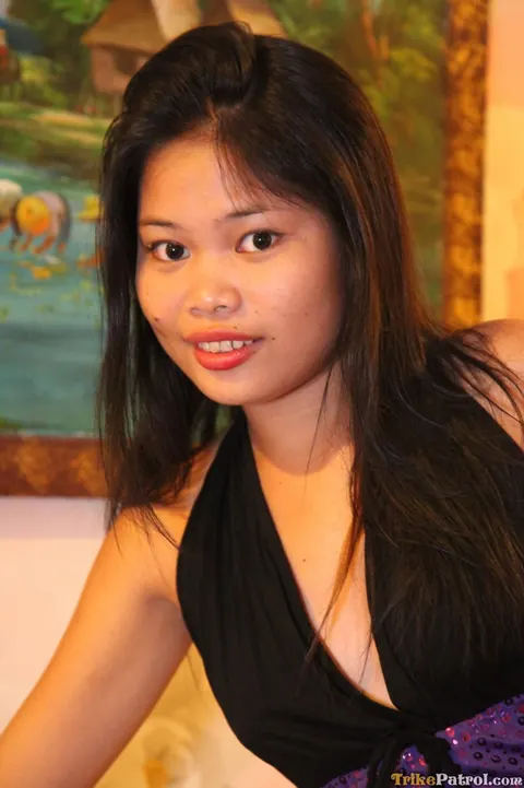 Filipina Shows Her Hairy Pussy in a Hotel Room – photo 4 of 21